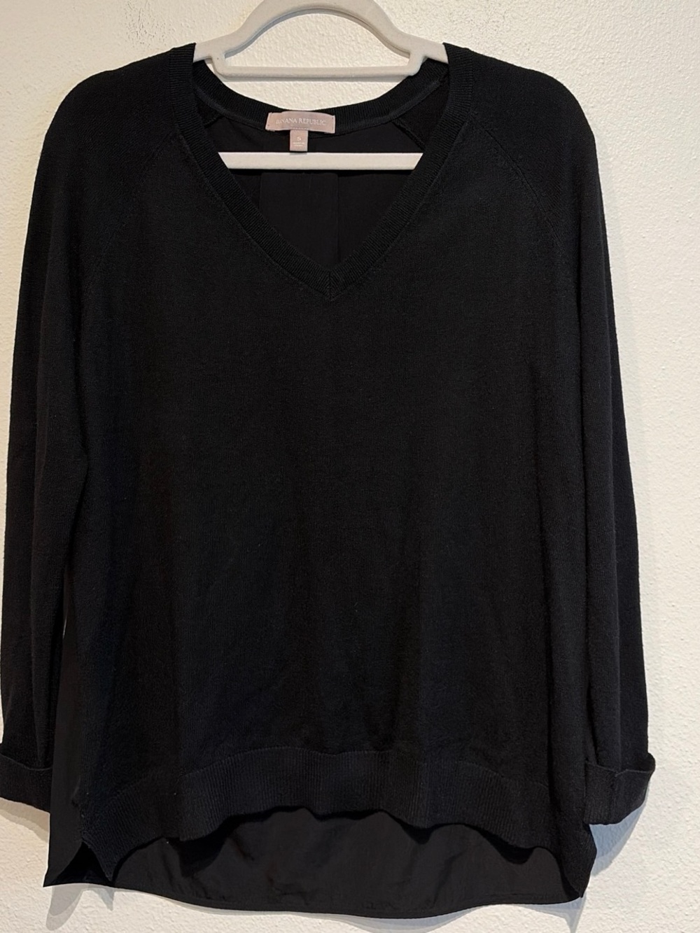 Banana Republic long sleeve sweater top v-neck and fabric back high low hem